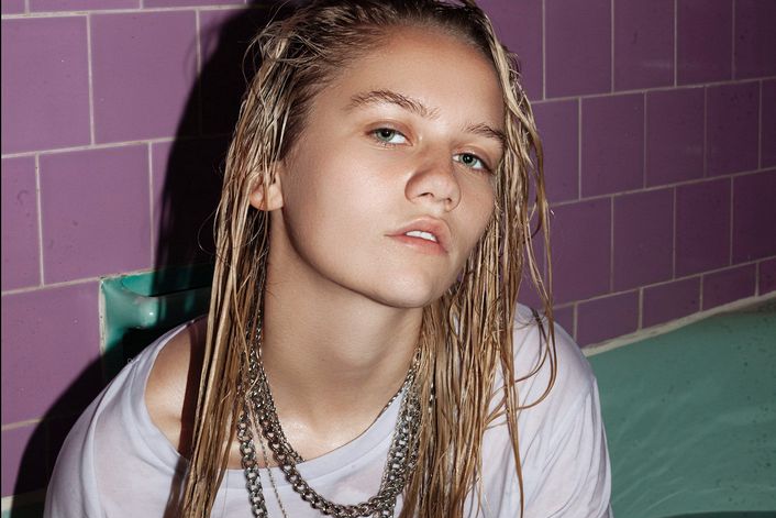 Carlie Hanson official website of booking agent